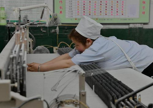 紡織車間“火爐”之謎 女職工汗如雨下，空調(diào)為何成奢望？